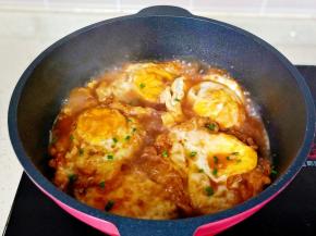 煮到汤汁粘稠，撒点葱花出锅。