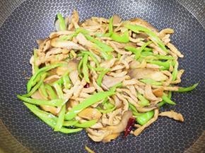翻炒均匀即可。