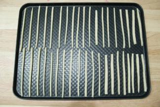 6、均匀排入烤盘。放入烤箱发酵档28度，发酵25分钟。