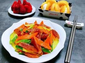 搭配小餐包和草莓一起吃太棒了