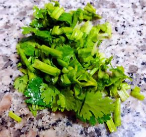 香菜切段提鲜的作用超级棒