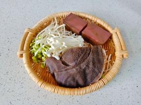 准备需要的食材。