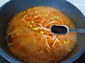 加生抽，盐调味。