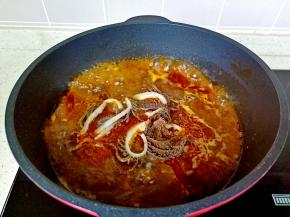 最后放入毛肚烫30秒捞出。