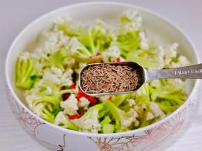 加入孜然，粉粒都可以，根据个人喜欢。