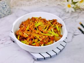 花菜别在炒着吃了。