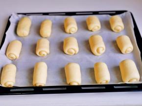 依次做好，放入烤盘中进行二次发酵。