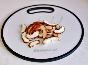 香菇洗净切片。