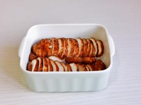 再摆上切好的香菇片。