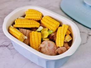 水量8分满即可，盖上盖子入蒸锅。