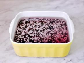 首先姜糯米与紫米淘干净，冷水泡2小时。