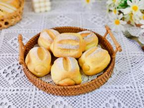 取出振几下烤盘，面包晾凉即可食用。