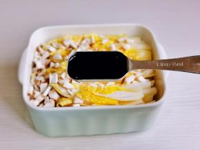 加入一勺生抽。