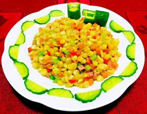 用黄瓜来装饰还做了黄瓜竹筒好可爱哦