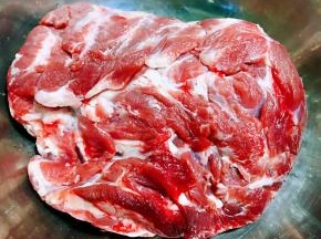 新鲜的羊肉看着就非常有食欲