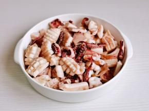 捞出用温水冲洗干净装盘备用。