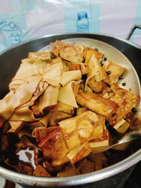 看卤出来的颜色漂亮吧？