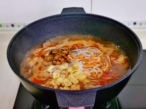 最后加入配菜。