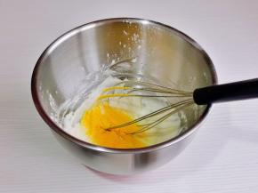 筛入芒果粉，继续打至无干粉。