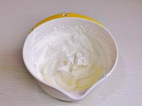 电动打蛋器打发即可。