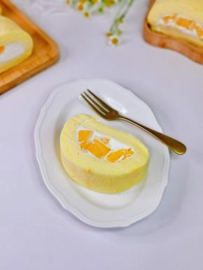 奶油馅中加了芒果，口感更加丰富。