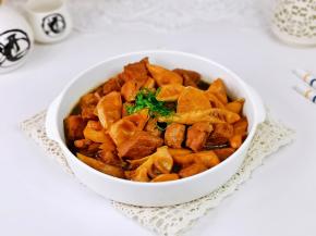 这样春笋焖梅花肉就做好啦！