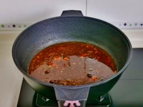 加入1碗纯净水烧开。