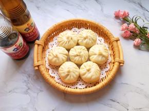 白白胖胖的油渣包子。 