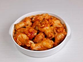 戴上食品手套抓拌均匀。