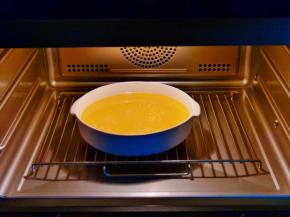 盖上盖子或耐高温保鲜膜，入整箱蒸10分钟。（隔水蒸）