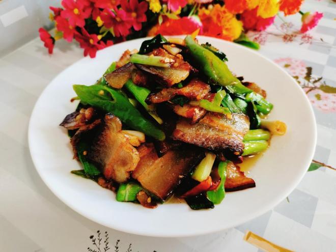 蒜苗炒熏肉