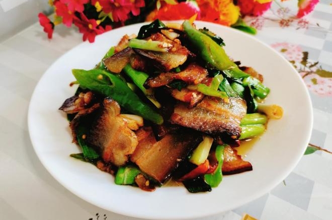 蒜苗炒熏肉