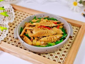 这个季节的笋特别嫩。