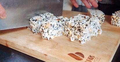 冷却后切成适合的小块