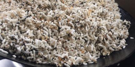 加入米泡，翻拌均匀