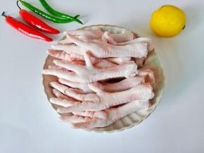 准备肉厚的鸡爪来做。
