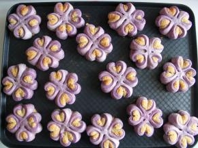 烤完取出冷凉。酥的掉渣的紫薯开运酥就完成啦！