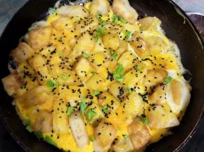 起锅前放入适量的葱花点缀即可！