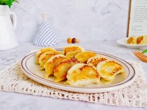 金黄酥脆的饺子分分钟光盘。