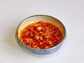 按个人口味加入盐搅拌均匀。