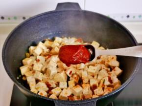 加入韩式辣酱，根据个人口味增减。