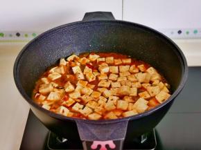 加入1小碗纯净水烧开。