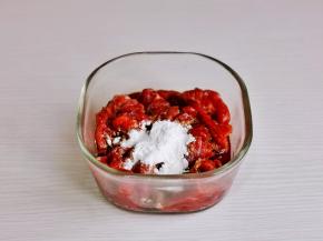 加入十三香，淀粉。