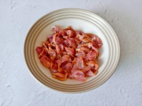 用筷子将调味料搅拌均匀，腌制十分钟。