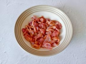 用筷子将调味料搅拌均匀，腌制十分钟。