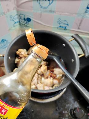 少许老抽调色！