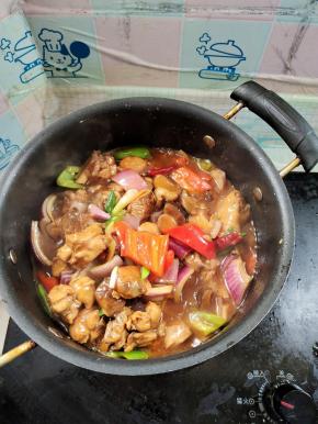 起锅前放入适量的鸡精翻炒均匀即可！