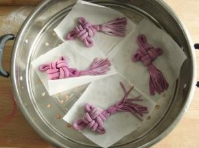 全部造型完毕，冷水上锅，盖盖醒发至1.5倍大。然后直接开火蒸，上汽后计时8分钟，关火后等10分钟，开盖冷凉。