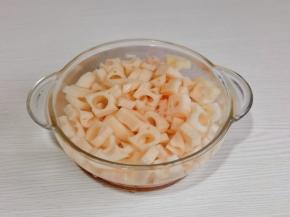 放入器具中，冷水冲洗几遍。