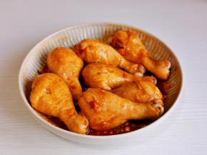 充分抓拌均匀，每个鸡腿都吸收到酱汁。